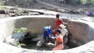 कोण्डागांव : कलेक्टर की संवेदनशीलता से कोकपाड़ के दुर्गम इलाके में लगाया जा रहा हैण्डपम्प