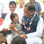 सीएम खुद उतरे ग्राउंड जीरो पर , अचानक पहुंचे बेमेतरा के सहसपुर, लिया ग्रामीणों से सीधा फीडबैक :मैं आप लोगों की दुख-तकलीफ जानने आया हूँ- मुख्यमंत्री साय