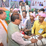 केंद्रीय मंत्री शिवराज सिंह चौहान ने हितग्राहियों से की सीधी बातचीत: मछुवारा समिति और कृषकों की हुई सराहना