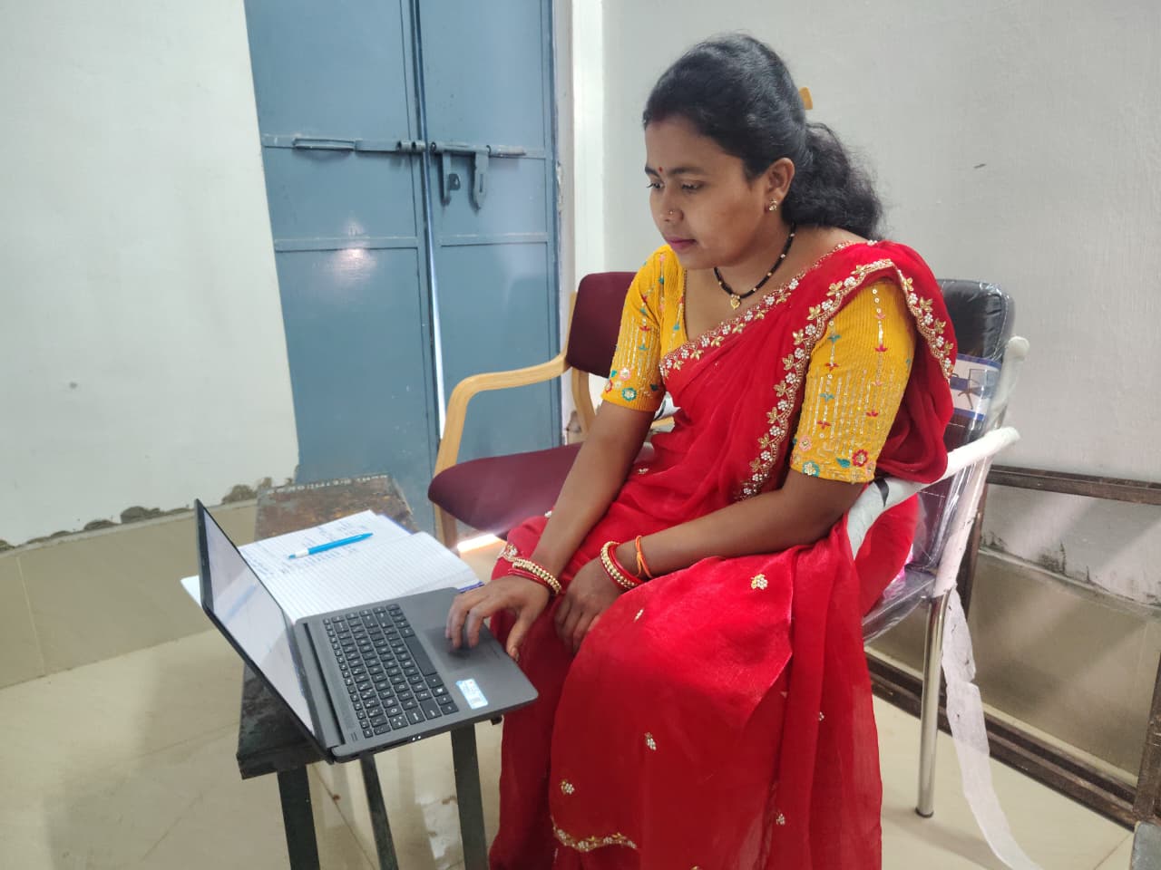 विशेष आलेख :आधार से जुड़ी सेवाएं उपलब्ध करा आत्मनिर्भर बनी संगीता सिंह