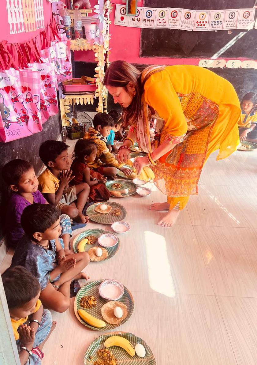  आंगनबाड़ी केन्द्रों में ‘न्योता भोज’ कार्यक्रम : पोषण, शिक्षा और जनभागीदारी का राज्यव्यापी अभियान