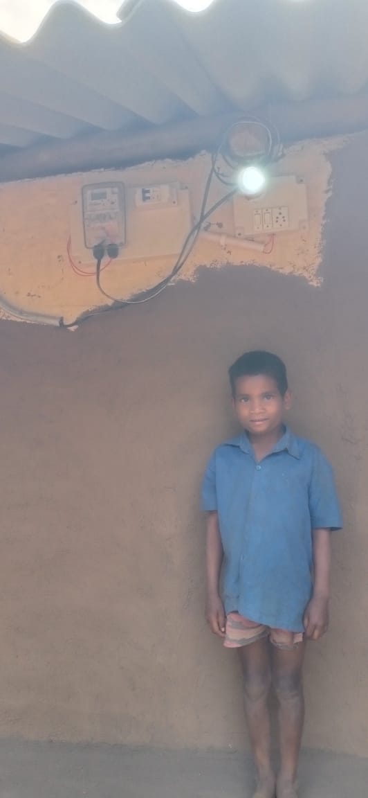  दशकों का अँधेरा टूटा, अबूझमाड़ के ईरपानार गाँव में पहली बार पहुँची बिजली