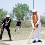 जब मुख्यमंत्री उतरे मैदान में: सुशासन तिहार में बच्चों संग खेला क्रिकेट, बढ़ाया हौसला