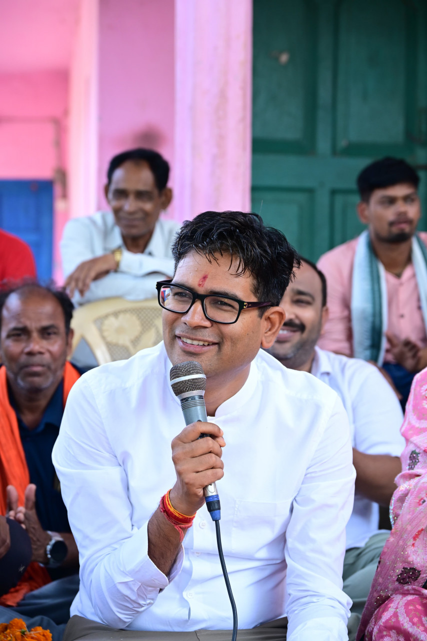 वित्त मंत्री  ओ.पी. चौधरी ने ग्राम डुमरमुड़ा में ग्रामीणों से किया आत्मीय संवाद