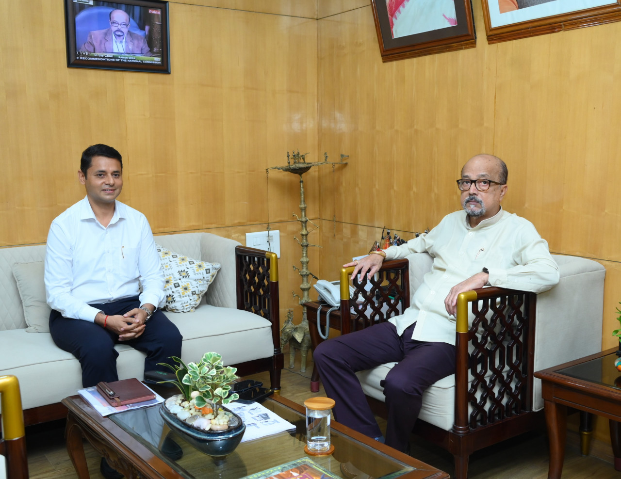 राज्यपाल डेका ने पर्यटन स्थलों का विकास एवं सुविधाएं बढ़ाने के दिए निर्देश’
