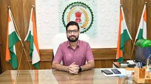  कलेक्टर ने कहा बेटियों ने बढ़ाया जिले का मान