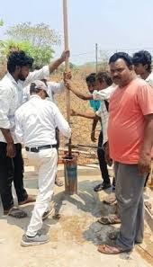  भीषण गर्मी में राहत: हैंडपंप मरम्मत से ग्रामीणों को मिली सुविधा