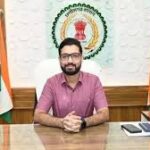 कलेक्टर ने कहा बेटियों ने बढ़ाया जिले का मान