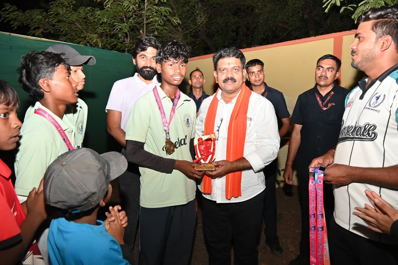 उप मुख्यमंत्री विजय शर्मा ने राष्ट्रीय पदक विजेता बेसबॉल खिलाडि़यों का किया सम्मान