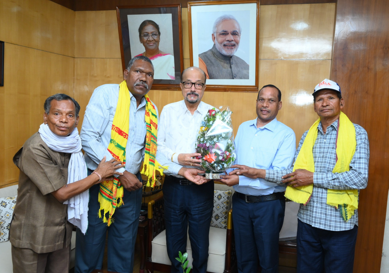 राज्यपाल  डेका से अखिल भारतीय गोंड़वाना गोंड़ महासभा के पदाधिकारियों ने की सौजन्य भेंट