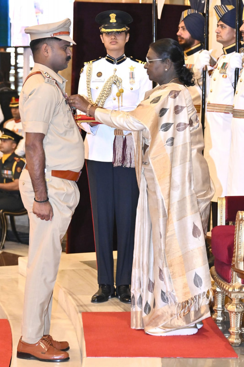 वित्त मंत्री  ओपी चौधरी ने शौर्य चक्र से सम्मानित छत्तीसगढ़ पुलिस के जांबाज अधिकारियों को दी बधाई