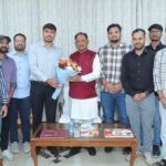 मुख्यमंत्री  विष्णुदेव साय ने यूपीएससी प्रारंभिक परीक्षा में सफल ट्राइबल यूथ हॉस्टल के विद्यार्थियों से की मुलाकात