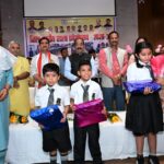  केंद्रीय राज्य मंत्री  तोखन साहू और उप मुख्यमंत्री अरुण साव ने नवप्रवेशी बच्चों का तिलक लगाकर किया आत्मीय स्वागत, न्योता भोज में साथ में किया भोजन
