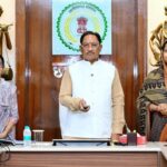ग्राम भूमका में हैंडपंप एवं सोलर जल स्रोतों का क्लोरीनेशन कार्य संपन्न, ग्रामीणों को मिला स्वच्छ एवं सुरक्षित पेयजल