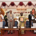 राष्ट्रपति द्रौपदी मुर्मु ने पूज्य माता हासी देवी जी के सम्मान में जारी किया 200 रूपए का स्मारक सिक्का